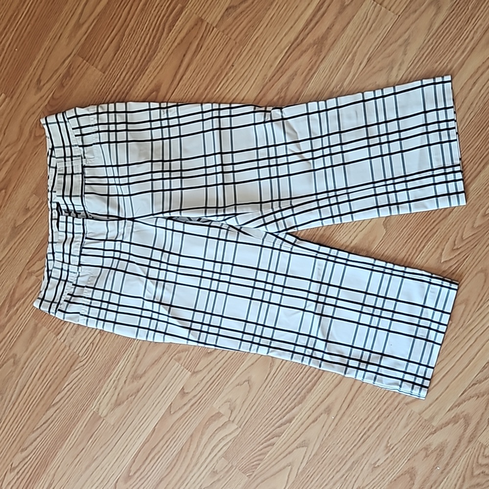 Express Womens Capri, size 4